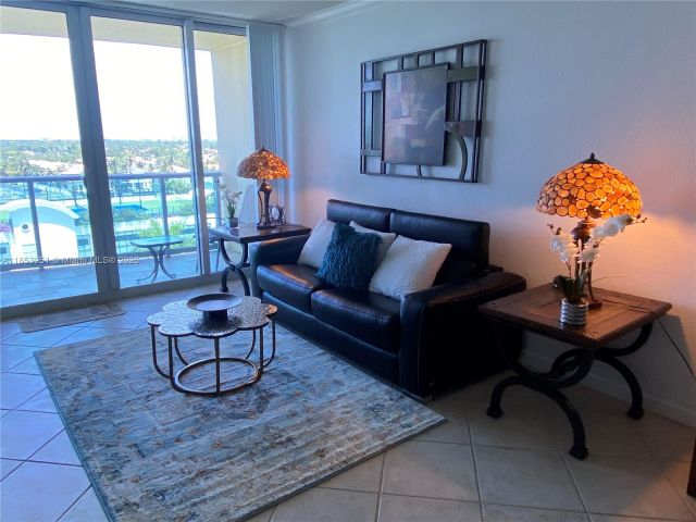 1-bedroom condo for rent in Hollywood - 2501 S Ocean Dr 828 - MondialRealty