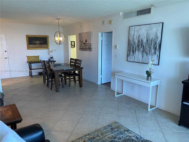 1-bedroom condo for rent in Hollywood - 2501 S Ocean Dr 828 - MondialRealty