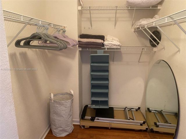 1-bedroom condo for rent in Hollywood - 2501 S Ocean Dr 828 - MondialRealty