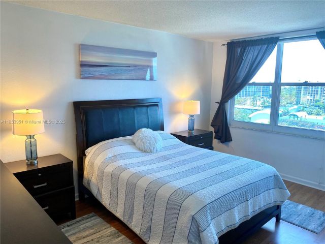 1-bedroom condo for rent in Hollywood - 2501 S Ocean Dr 828 - MondialRealty