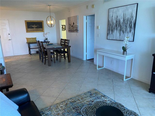 1-bedroom condo for rent in Hollywood - 2501 S Ocean Dr 828 - MondialRealty