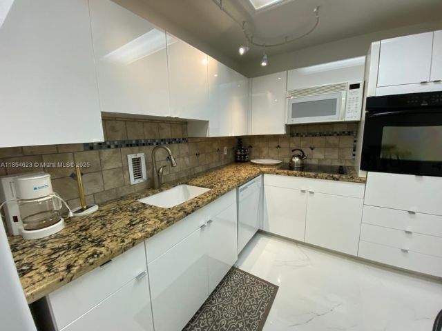 Apartment for rent  Unit #10F - photo 6936473