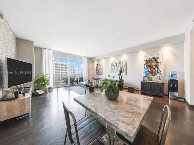 1-bedroom condo for sale in Miami - 901 Brickell Key Blvd 3002 - MondialRealty