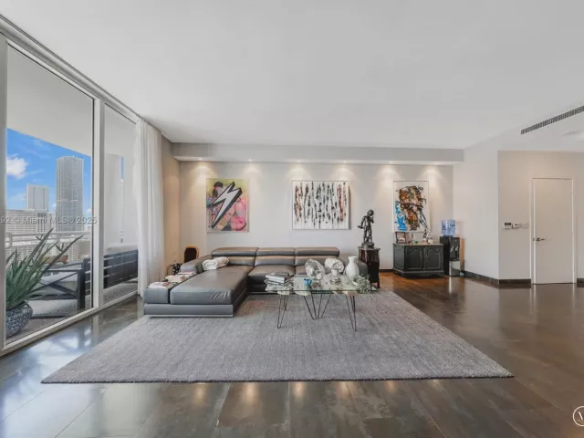 1-bedroom condo for sale in Miami - 901 Brickell Key Blvd 3002 - MondialRealty