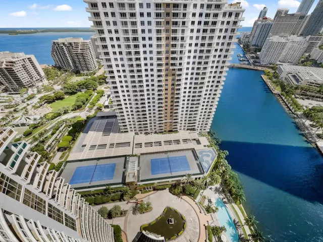 1-bedroom condo for sale in Miami - 901 Brickell Key Blvd 3002 - MondialRealty