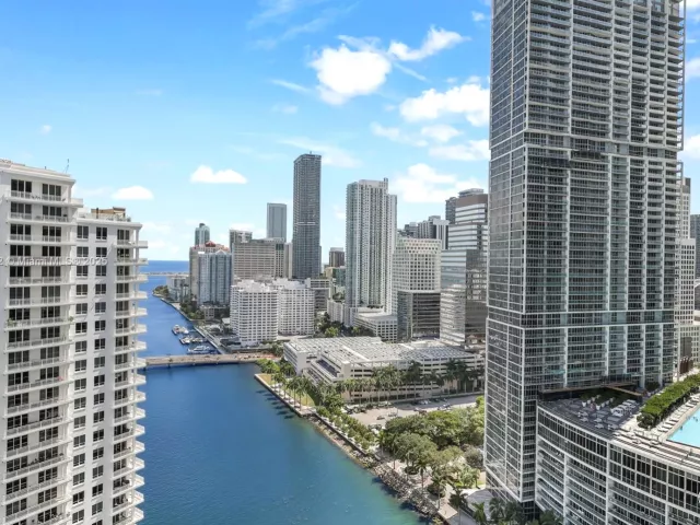 1-bedroom condo for sale in Miami - 901 Brickell Key Blvd 3002 - MondialRealty