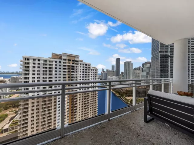 1-bedroom condo for sale in Miami - 901 Brickell Key Blvd 3002 - MondialRealty