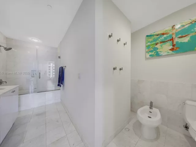 1-bedroom condo for sale in Miami - 901 Brickell Key Blvd 3002 - MondialRealty