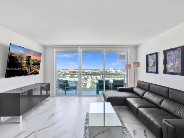 3-bedroom condo for sale in Miami Beach - 650 West Ave 1408 - MondialRealty