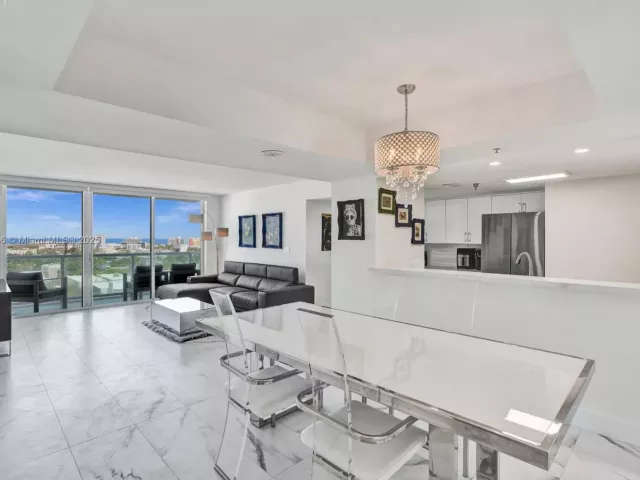 3-bedroom condo for sale in Miami Beach - 650 West Ave 1408 - MondialRealty