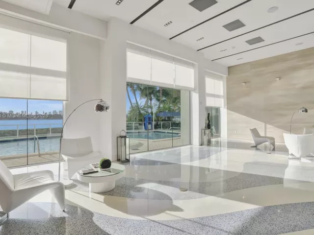 3-bedroom condo for sale in Miami Beach - 650 West Ave 1408 - MondialRealty