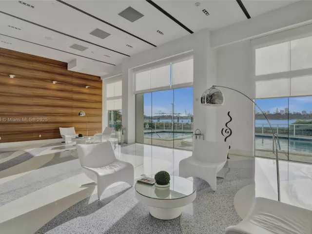 3-bedroom condo for sale in Miami Beach - 650 West Ave 1408 - MondialRealty