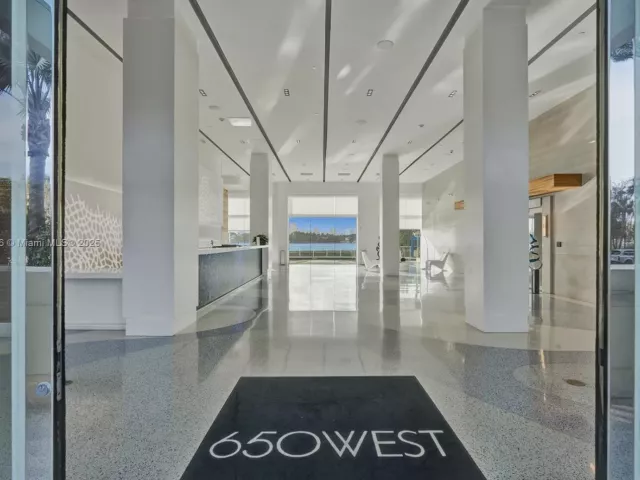 3-bedroom condo for sale in Miami Beach - 650 West Ave 1408 - MondialRealty
