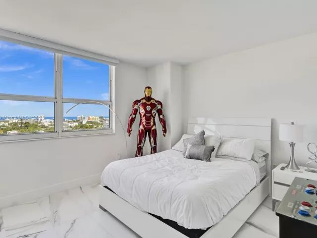 3-bedroom condo for sale in Miami Beach - 650 West Ave 1408 - MondialRealty