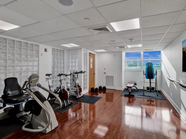 3-bedroom condo for sale in Miami Beach - 650 West Ave 1408 - MondialRealty