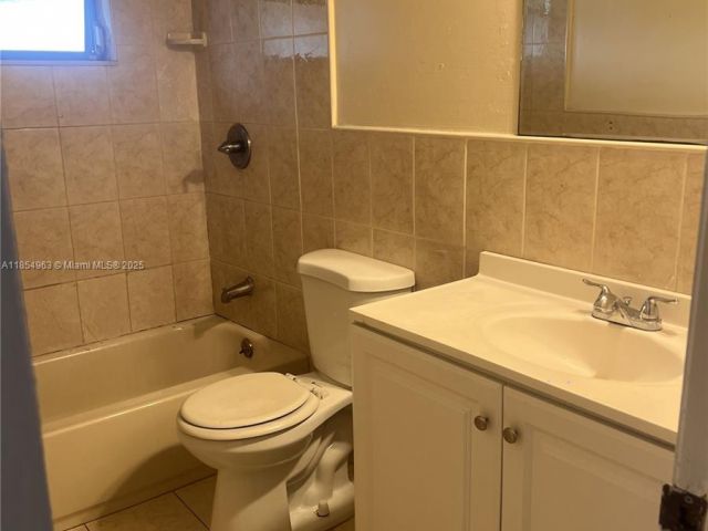 3-bedroom home for rent in Hollywood - 6150 Dawson St 0 - MondialRealty