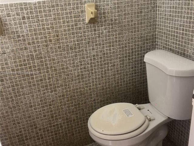 3-bedroom home for rent in Hollywood - 6150 Dawson St 0 - MondialRealty