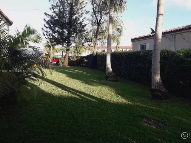 3-bedroom home for sale in Coral Gables - 702 Boabadilla St - MondialRealty