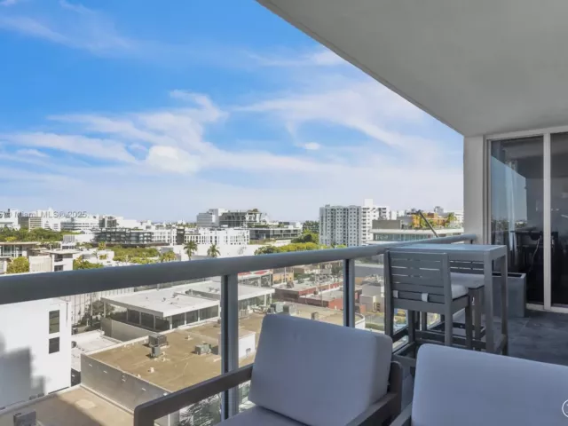 2-bedroom condo for sale in Miami Beach - 1800 Sunset Harbour Dr 1003 - MondialRealty
