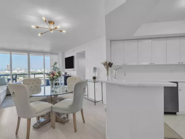 2-bedroom condo for sale in Miami Beach - 1800 Sunset Harbour Dr 1003 - MondialRealty