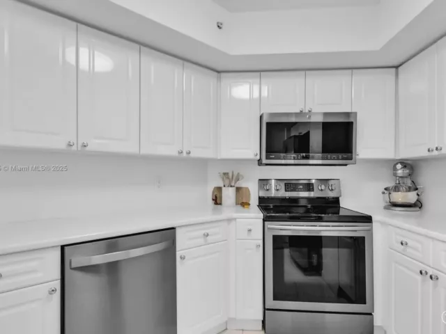 2-bedroom condo for sale in Miami Beach - 1800 Sunset Harbour Dr 1003 - MondialRealty