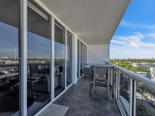 2-bedroom condo for sale in Miami Beach - 1800 Sunset Harbour Dr 1003 - MondialRealty