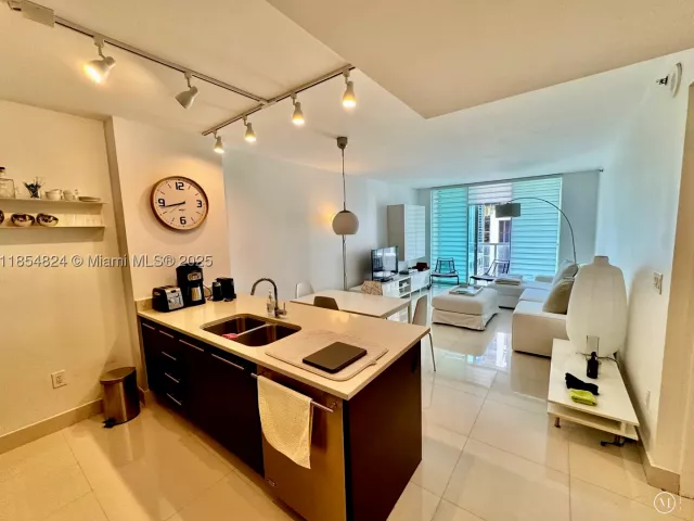 1-bedroom condo for sale in Miami - 500 Brickell Ave 1204 - MondialRealty