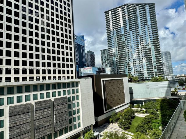 1-bedroom condo for sale in Miami - 500 Brickell Ave 1204 - MondialRealty