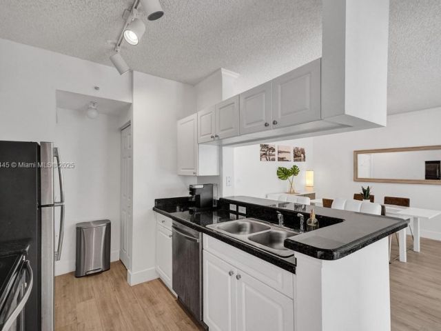 Apartment for sale  Unit #1511 - photo 6394614