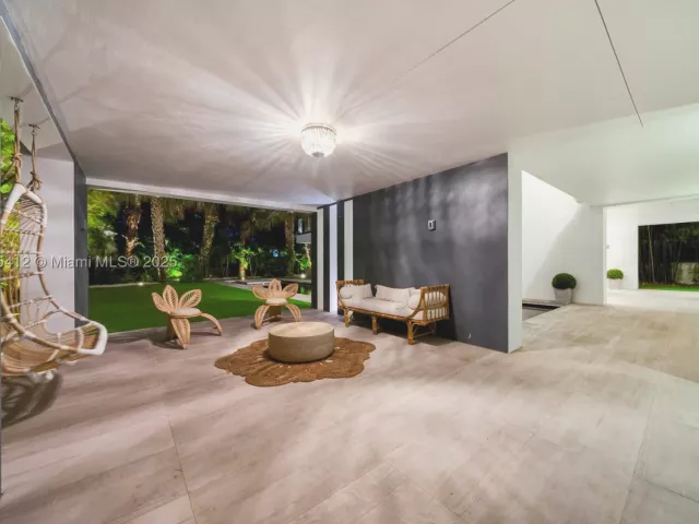 5-bedroom home for sale in Key Biscayne - 545 SABAL PALM - MondialRealty
