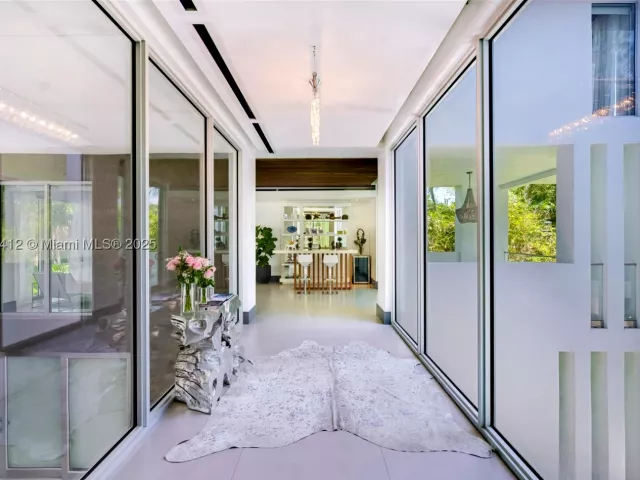 5-bedroom home for sale in Key Biscayne - 545 SABAL PALM - MondialRealty