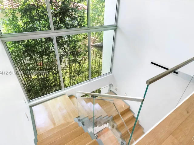 5-bedroom home for sale in Key Biscayne - 545 SABAL PALM - MondialRealty