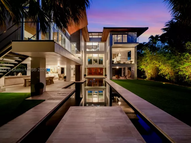 5-bedroom home for sale in Key Biscayne - 545 SABAL PALM - MondialRealty