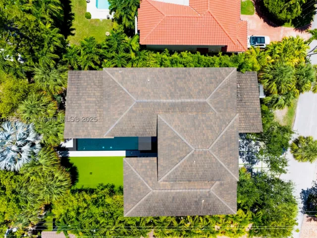 5-bedroom home for sale in Key Biscayne - 545 SABAL PALM - MondialRealty