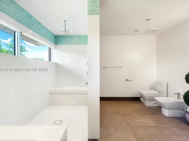5-bedroom home for sale in Key Biscayne - 545 SABAL PALM - MondialRealty