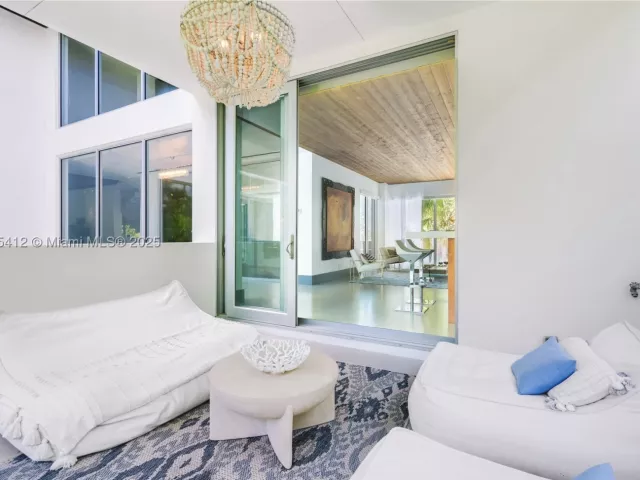 5-bedroom home for sale in Key Biscayne - 545 SABAL PALM - MondialRealty