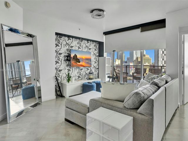 Apartment for sale  Unit #1703 - photo 6417508