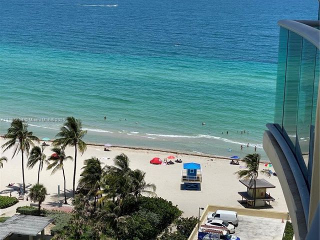 1-bedroom condo for rent in Hollywood - 2501 S Ocean Dr 1538 - MondialRealty