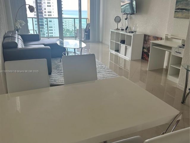 1-bedroom condo for rent in Hollywood - 2501 S Ocean Dr 1538 - MondialRealty