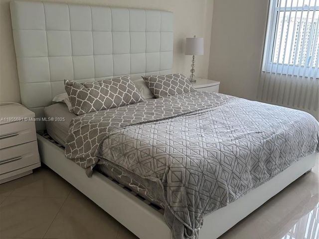 1-bedroom condo for rent in Hollywood - 2501 S Ocean Dr 1538 - MondialRealty