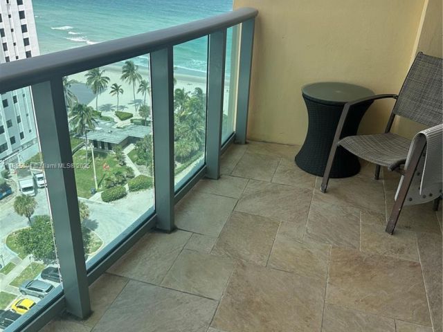 1-bedroom condo for rent in Hollywood - 2501 S Ocean Dr 1538 - MondialRealty