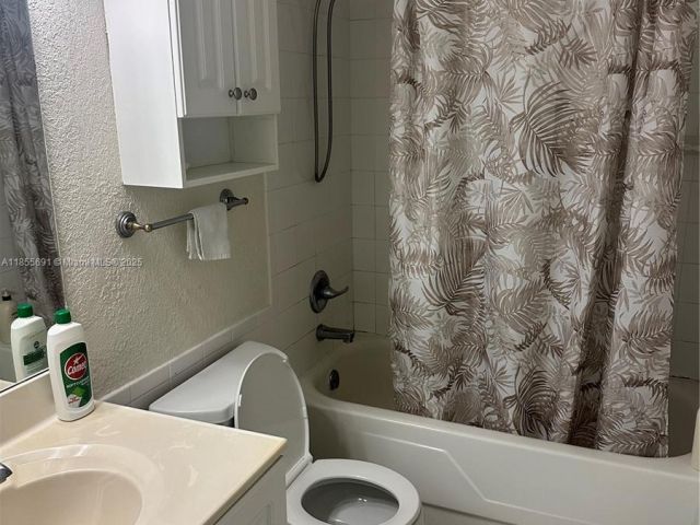 1-bedroom condo for rent in Hollywood - 2501 S Ocean Dr 1538 - MondialRealty