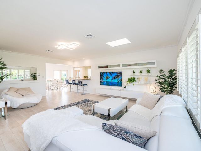 Home for rent at 2118 NE 15th St - photo 7482265