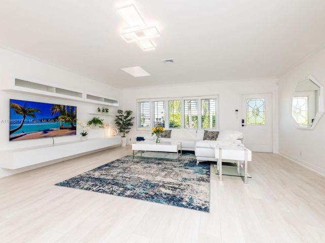 Home for rent at 2118 NE 15th St - photo 7482267