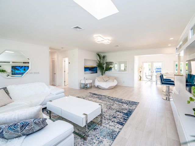 Home for rent at 2118 NE 15th St - photo 7482269