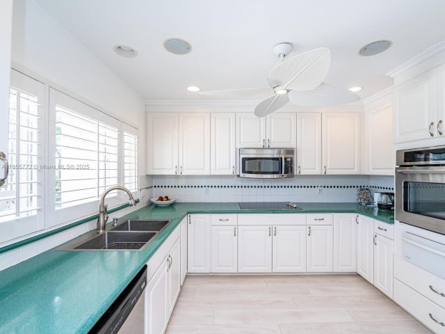 Home for rent at 2118 NE 15th St - photo 7482275