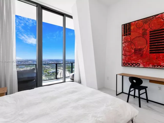 4-bedroom condo for rent in Miami - 1000 Biscayne Blvd 4901 - MondialRealty