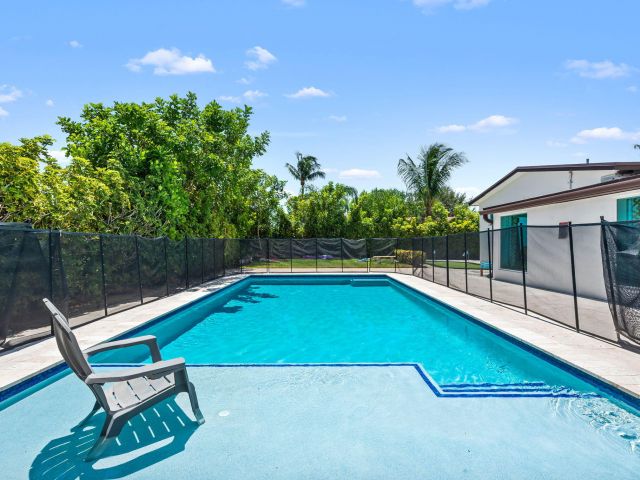 Home for rent at 942 SE 13th Avenue - photo 6453339