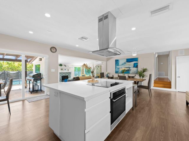 Home for rent at 942 SE 13th Avenue - photo 6453343