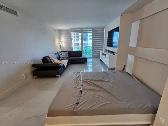 1-bedroom condo for rent in Hollywood - 2501 S Ocean Dr 307 (Ave. May 20 2026) - MondialRealty